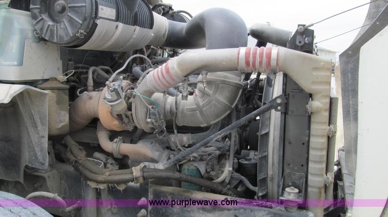 image for item G2074 2005 Mack Vision semi truck