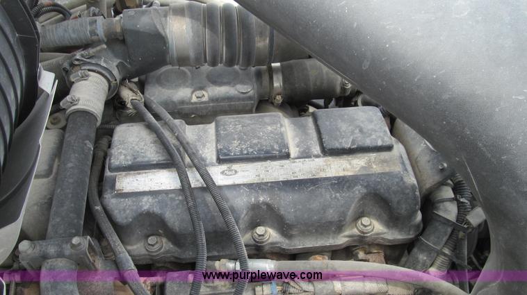 image for item G2074 2005 Mack Vision semi truck