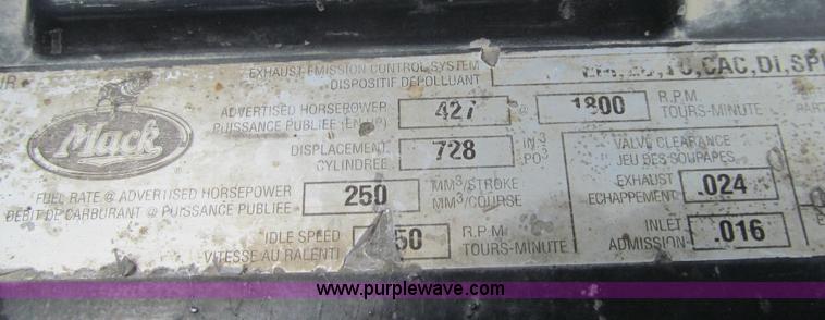 image for item G2074 2005 Mack Vision semi truck