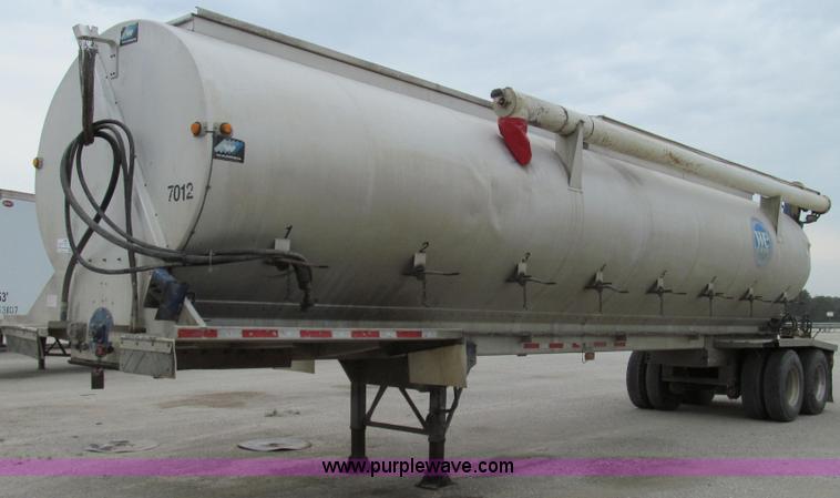 image for item G2075 2006 Warren bulk aluminum feed trailer