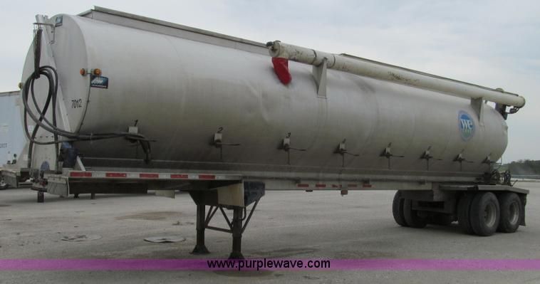 image for item G2075 2006 Warren bulk aluminum feed trailer