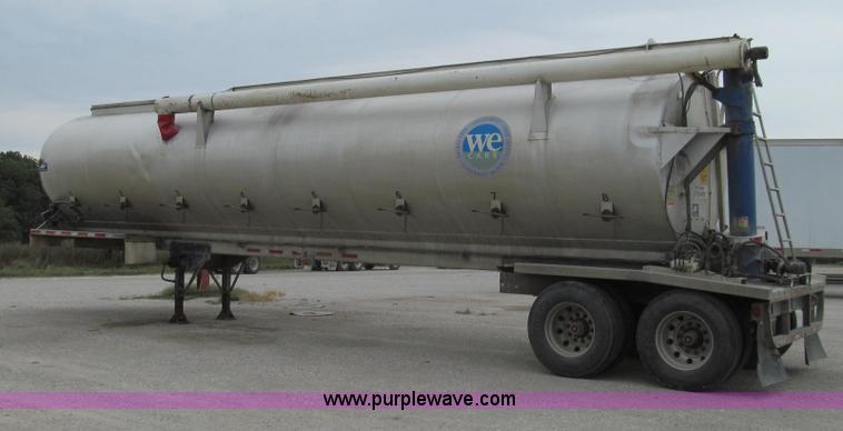 image for item G2075 2006 Warren bulk aluminum feed trailer