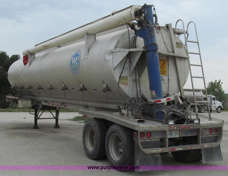 image for item G2075 2006 Warren bulk aluminum feed trailer