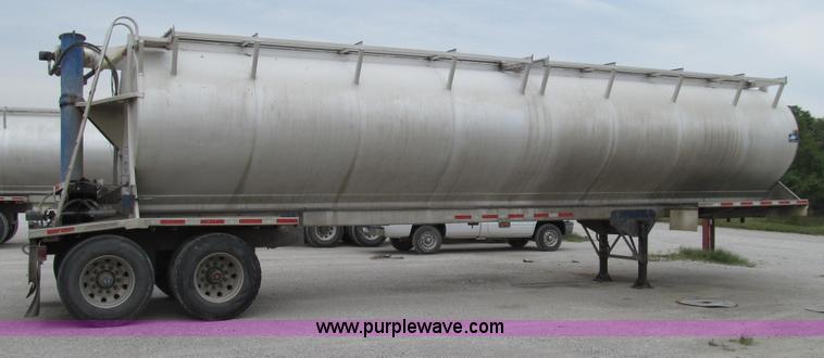 image for item G2075 2006 Warren bulk aluminum feed trailer