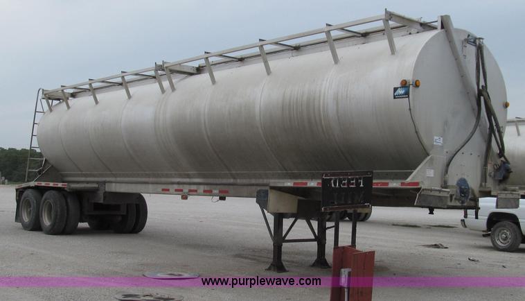 image for item G2075 2006 Warren bulk aluminum feed trailer