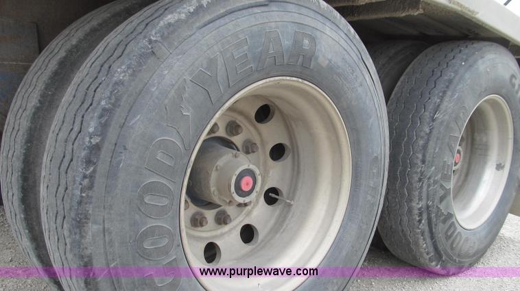 image for item G2075 2006 Warren bulk aluminum feed trailer