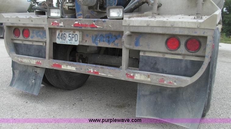 image for item G2075 2006 Warren bulk aluminum feed trailer
