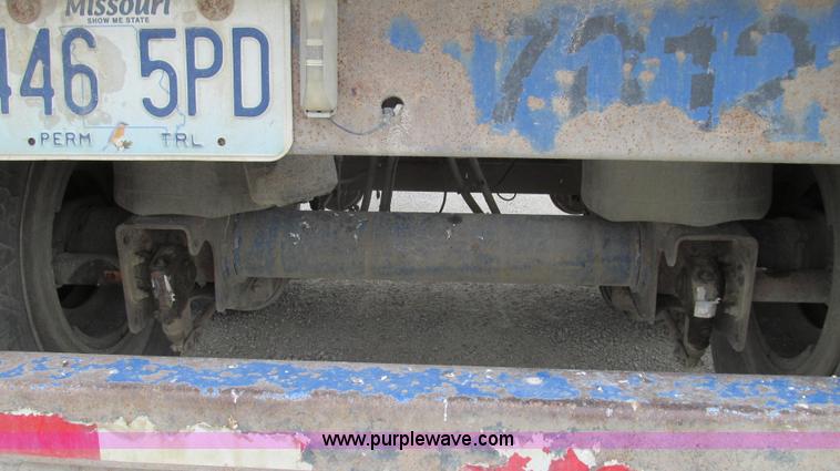 image for item G2075 2006 Warren bulk aluminum feed trailer