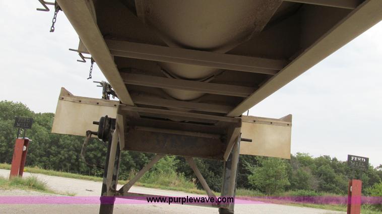 image for item G2075 2006 Warren bulk aluminum feed trailer