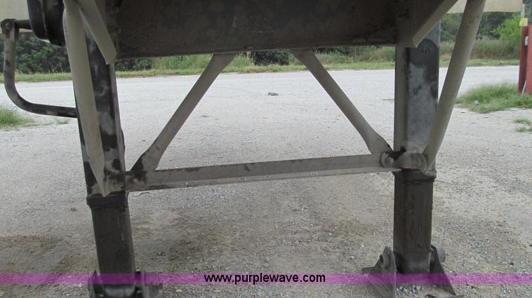 image for item G2075 2006 Warren bulk aluminum feed trailer