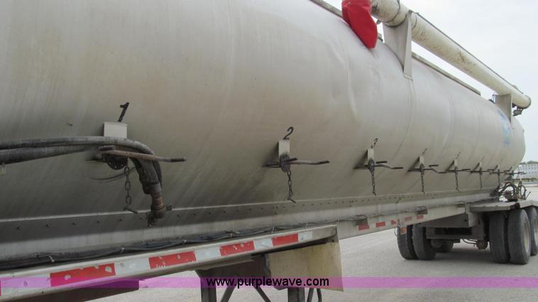 image for item G2075 2006 Warren bulk aluminum feed trailer
