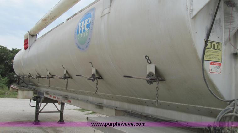 image for item G2075 2006 Warren bulk aluminum feed trailer