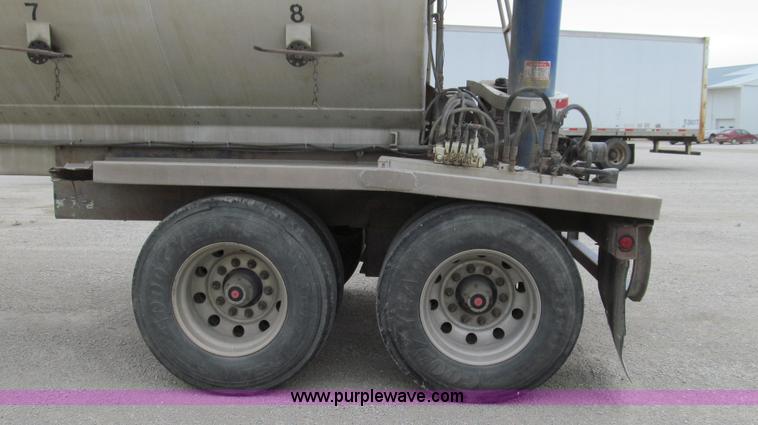 image for item G2075 2006 Warren bulk aluminum feed trailer