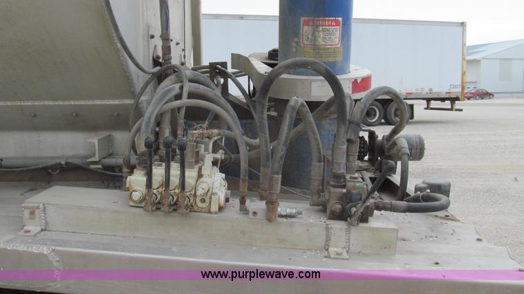 image for item G2075 2006 Warren bulk aluminum feed trailer