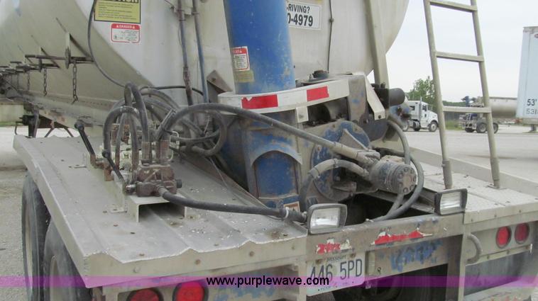 image for item G2075 2006 Warren bulk aluminum feed trailer