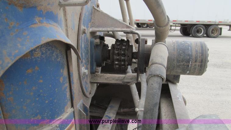 image for item G2075 2006 Warren bulk aluminum feed trailer