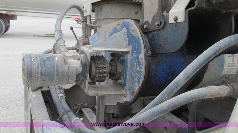 image for item G2075 2006 Warren bulk aluminum feed trailer