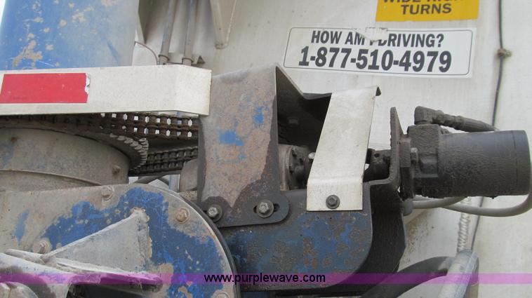 image for item G2075 2006 Warren bulk aluminum feed trailer