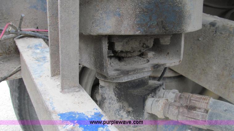 image for item G2075 2006 Warren bulk aluminum feed trailer