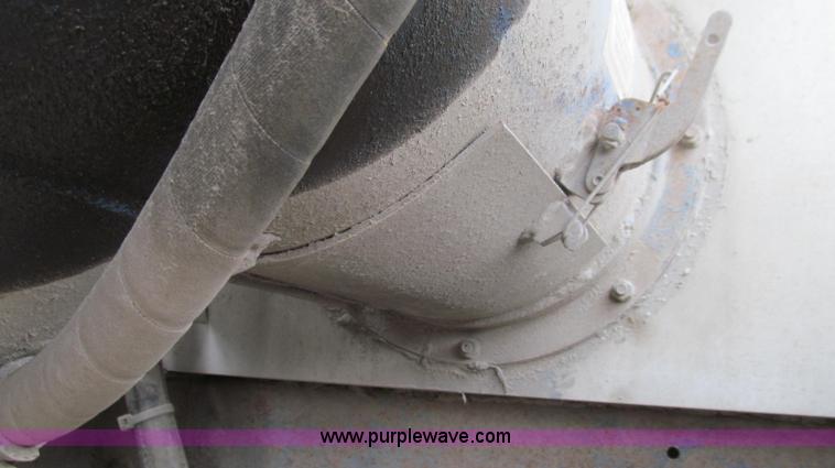 image for item G2075 2006 Warren bulk aluminum feed trailer