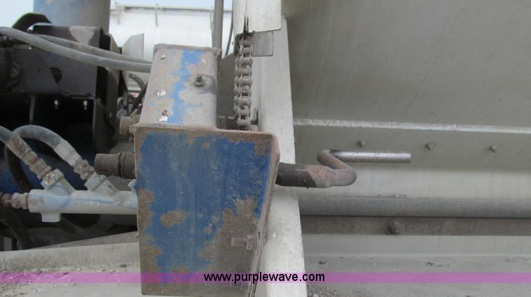 image for item G2075 2006 Warren bulk aluminum feed trailer