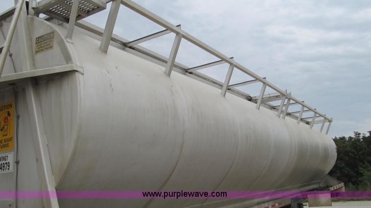 image for item G2075 2006 Warren bulk aluminum feed trailer