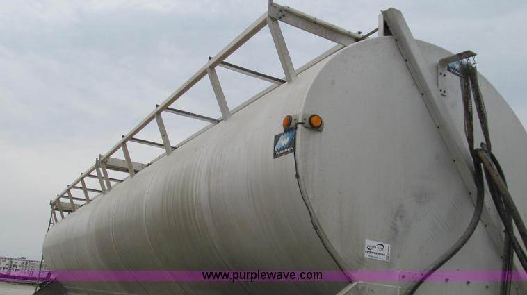 image for item G2075 2006 Warren bulk aluminum feed trailer