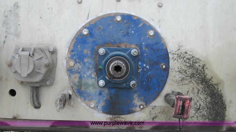 image for item G2075 2006 Warren bulk aluminum feed trailer