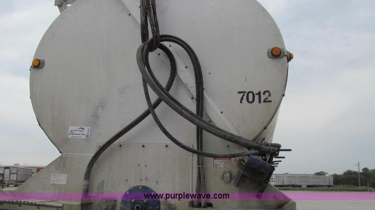 image for item G2075 2006 Warren bulk aluminum feed trailer