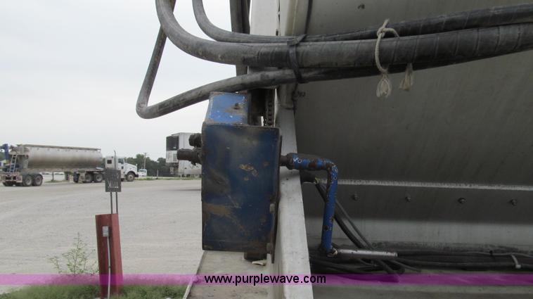 image for item G2075 2006 Warren bulk aluminum feed trailer