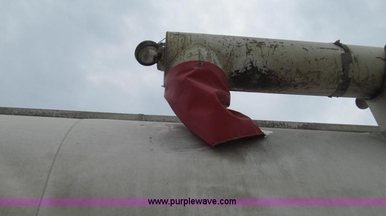 image for item G2075 2006 Warren bulk aluminum feed trailer