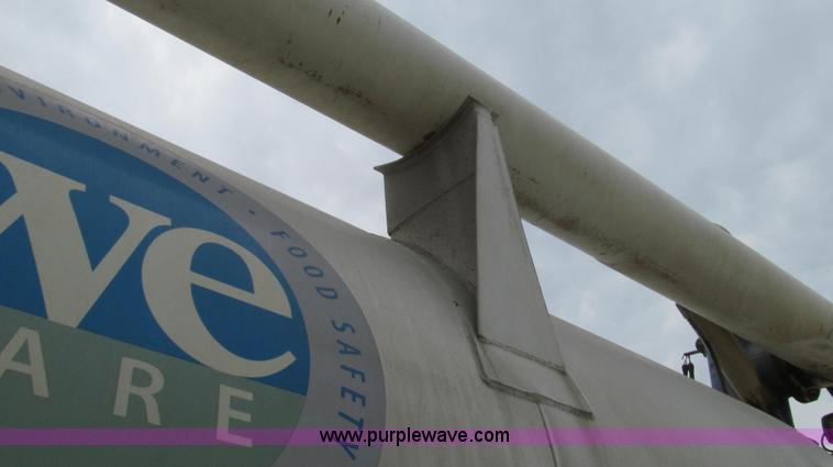 image for item G2075 2006 Warren bulk aluminum feed trailer