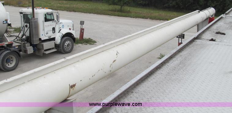 image for item G2075 2006 Warren bulk aluminum feed trailer