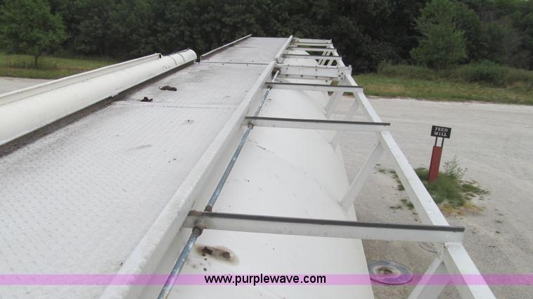 image for item G2075 2006 Warren bulk aluminum feed trailer