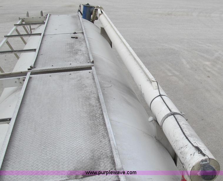 image for item G2075 2006 Warren bulk aluminum feed trailer