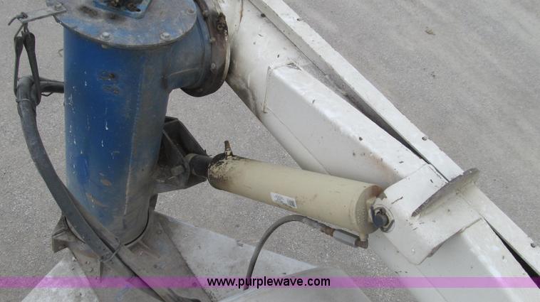 image for item G2075 2006 Warren bulk aluminum feed trailer