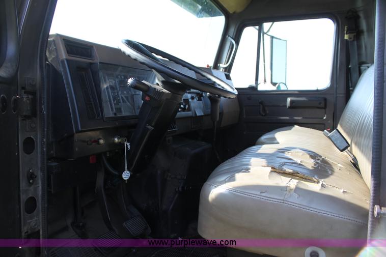 image for item G4040 1994 International 4700 box truck