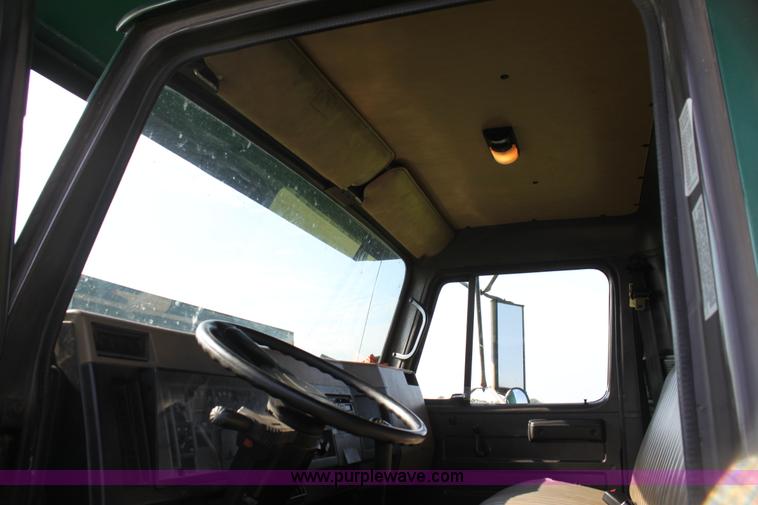 image for item G4040 1994 International 4700 box truck