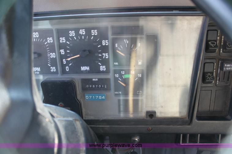 image for item G4040 1994 International 4700 box truck