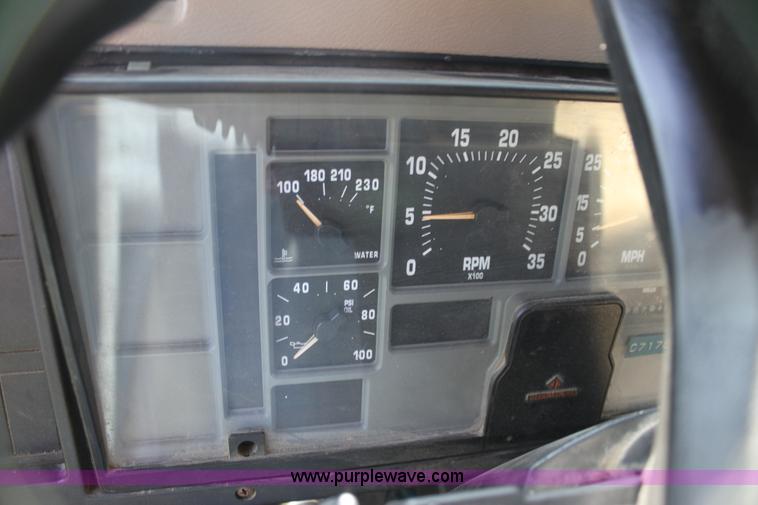 image for item G4040 1994 International 4700 box truck