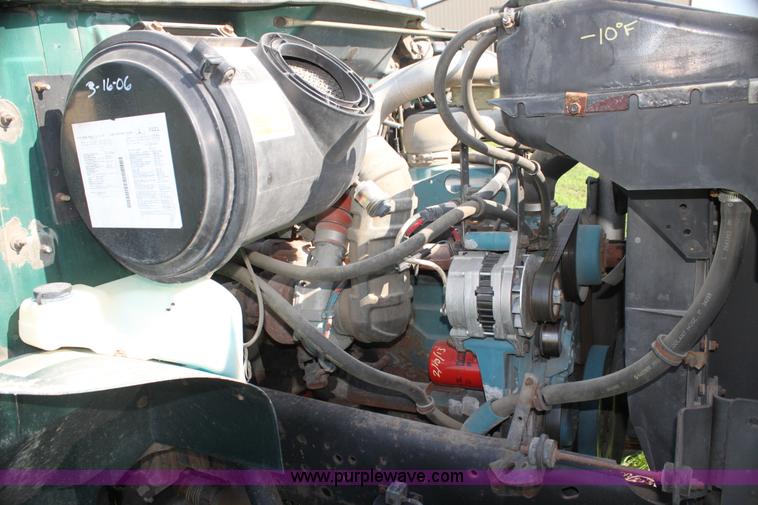 image for item G4040 1994 International 4700 box truck