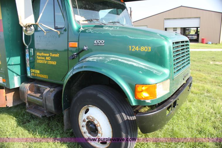 image for item G4040 1994 International 4700 box truck