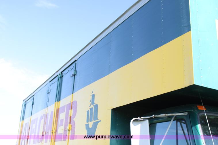 image for item G4040 1994 International 4700 box truck