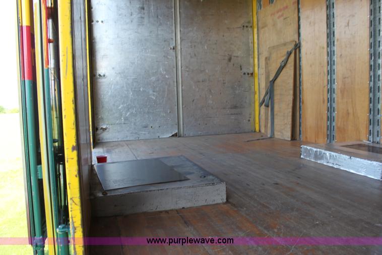 image for item G4040 1994 International 4700 box truck