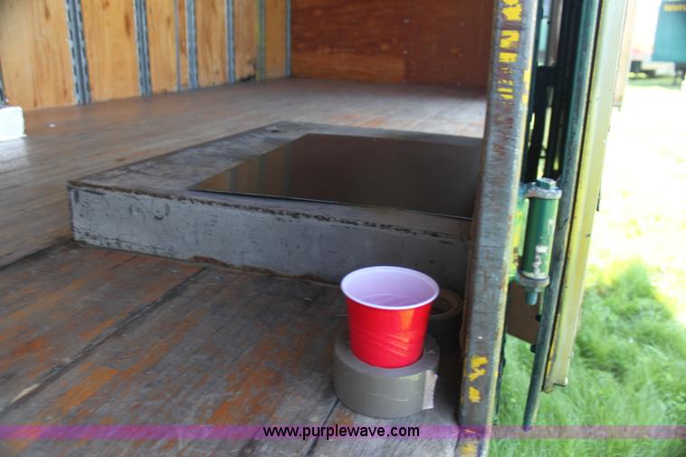 image for item G4040 1994 International 4700 box truck