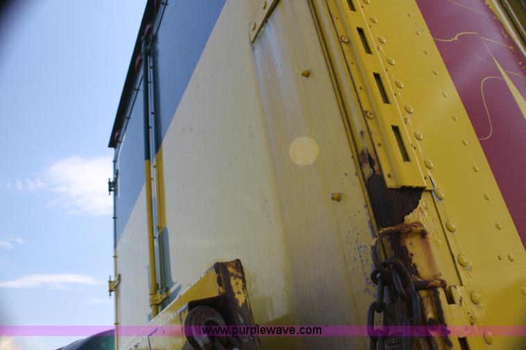 image for item G4040 1994 International 4700 box truck