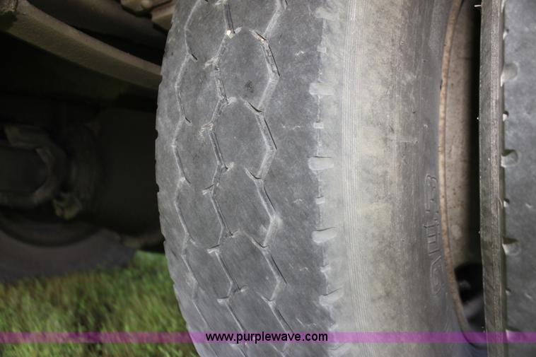 image for item G4040 1994 International 4700 box truck