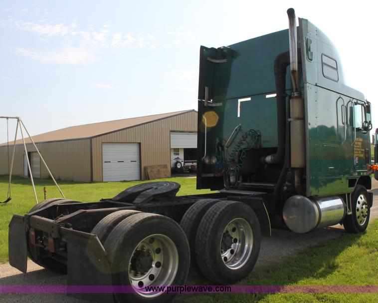 image for item G4041 1999 International 9800 Eagle semi truck