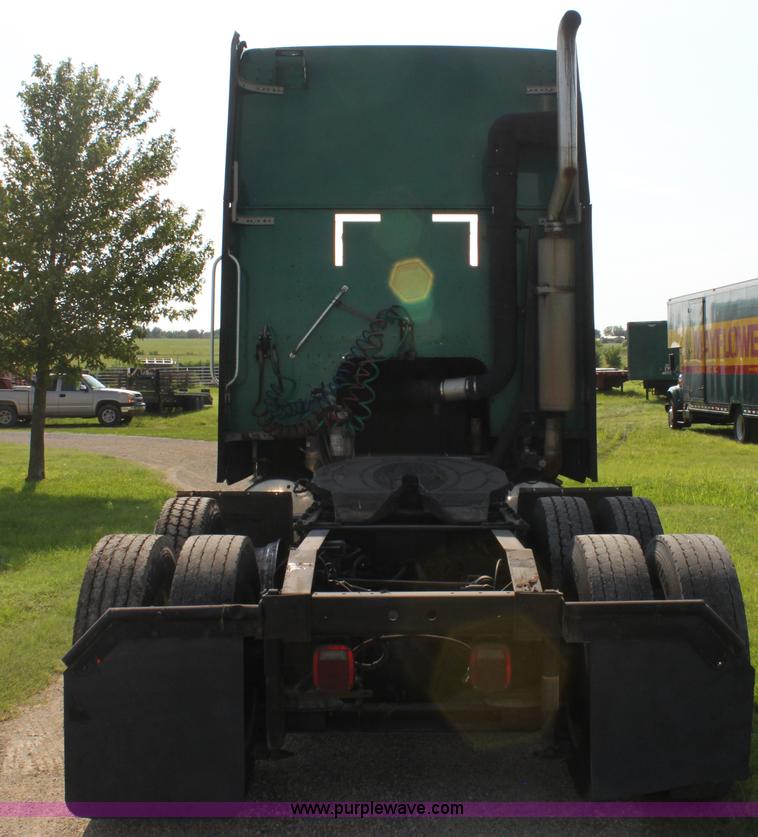 image for item G4041 1999 International 9800 Eagle semi truck