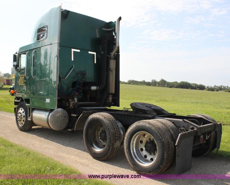 image for item G4041 1999 International 9800 Eagle semi truck